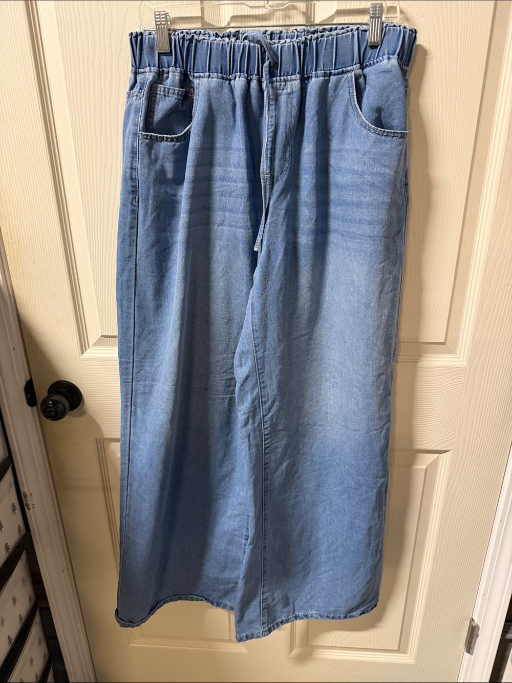 SHEIN Light Blue Relaxed Fit Men’s Elastic-Waist Jeans